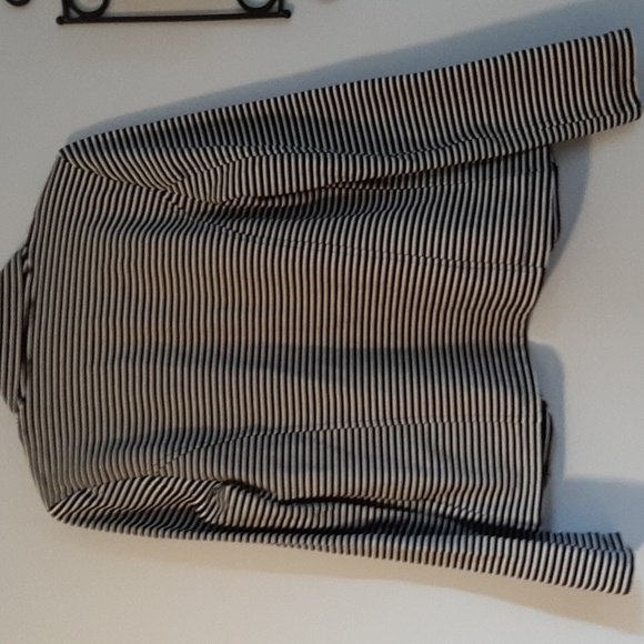 Navy & White striped blazer with shoulder pads - Picture 4 of 9